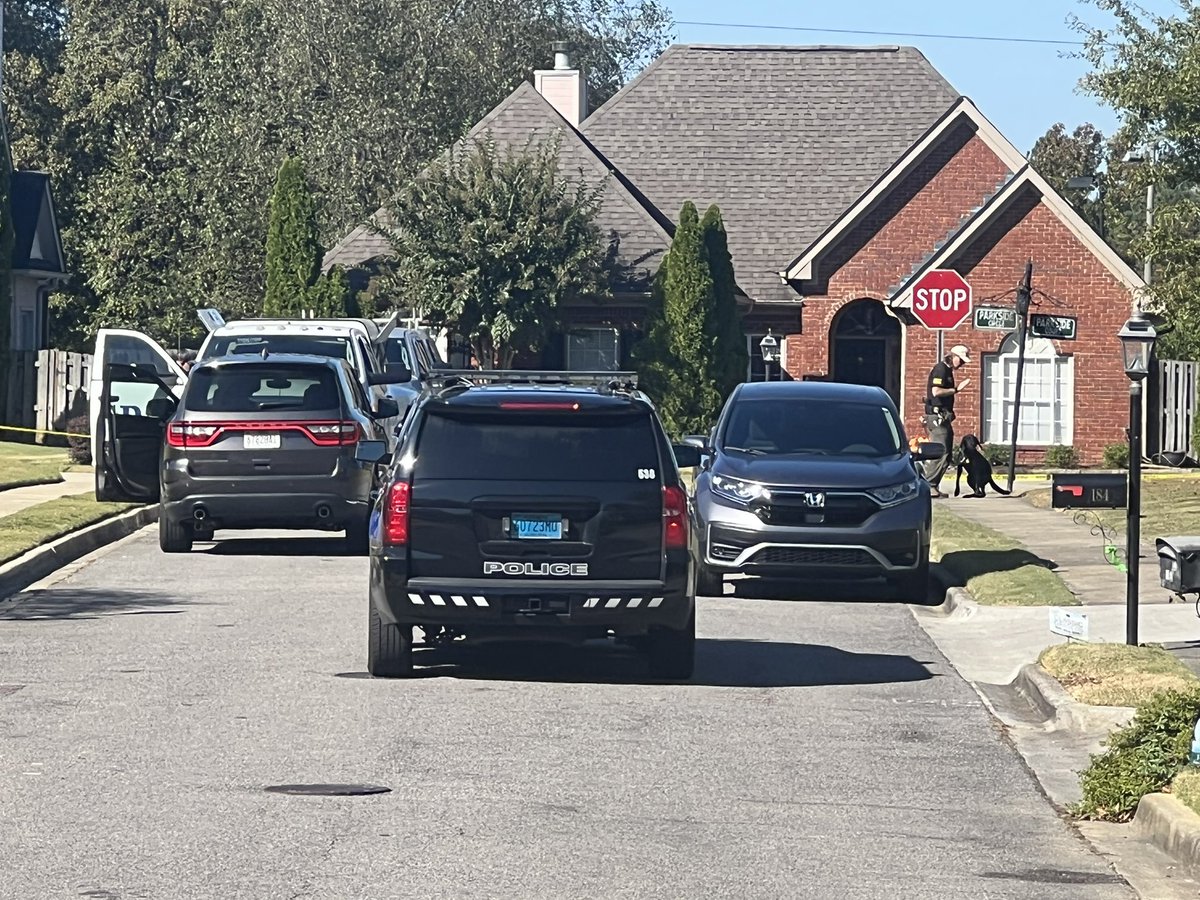 Homewood Police received calls for a suspicious person just before 3am in the area of Parkside Circle. ere are some more images of the current scene