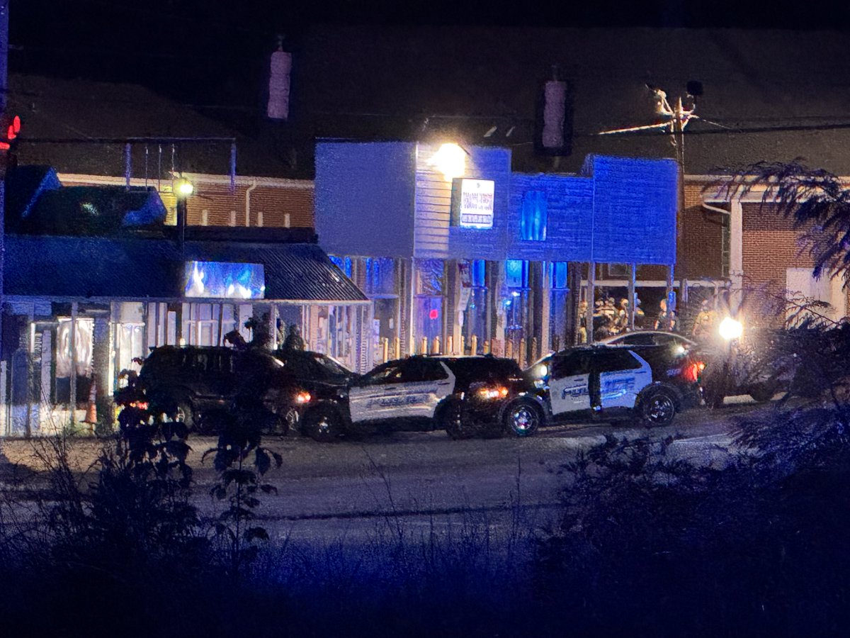 Here is a closer look at the standoff at an east Birmingham gun store